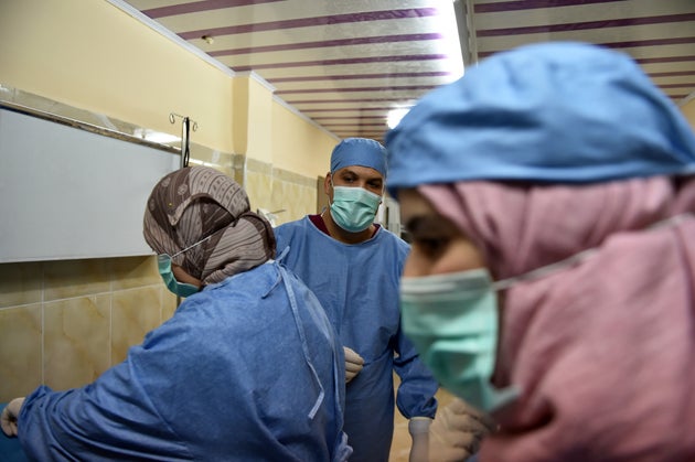 Des médecins à l'hôpital universitaire de Batna en Algérie.