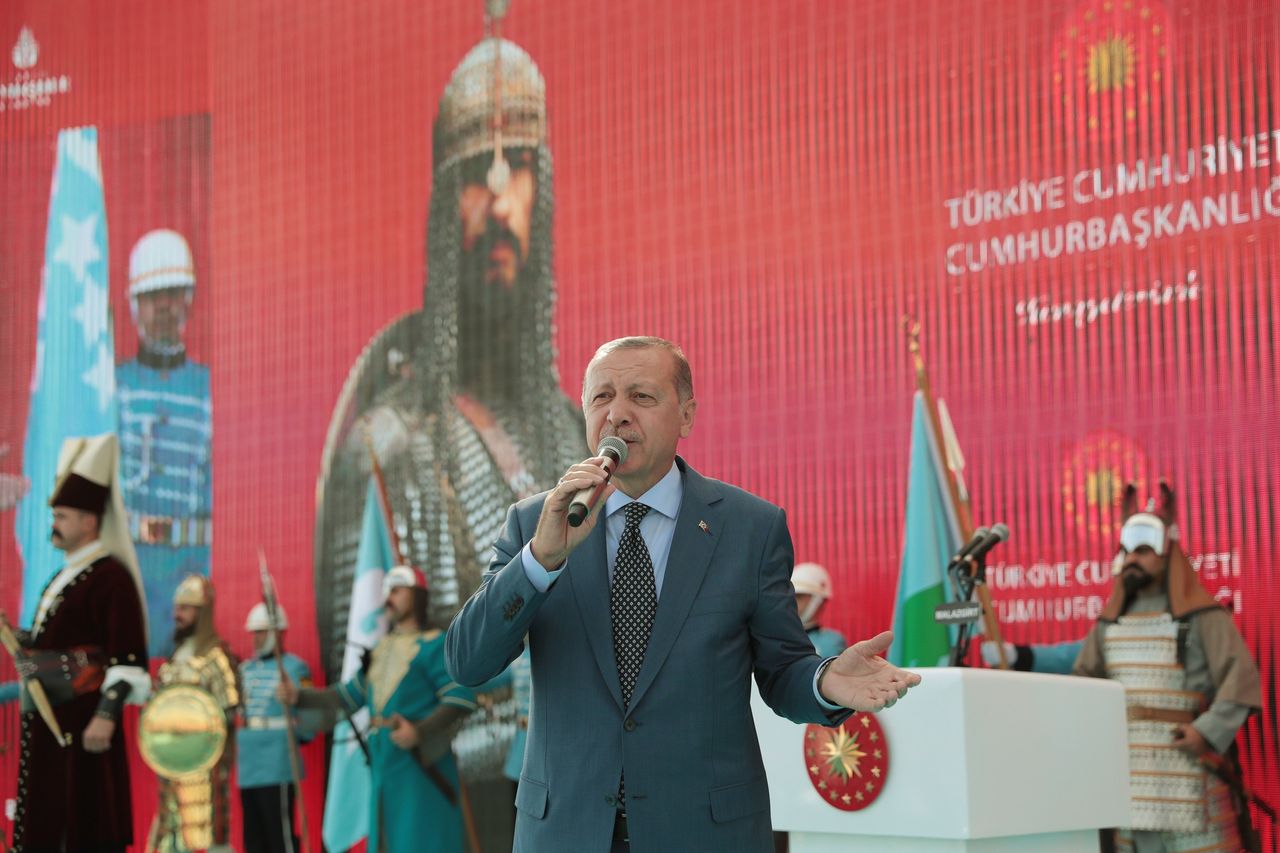Ο Τούρκος πρόεδρος Ταγίπ Ερντογάν σε τελετή στην πόλη Mus, στην ανατολική Τουρκία, στις 26 Αυγούστου 2018 με αφορμή την 947η επέτειο από την νίκη των Σελτζούκων Τούρκων εις βάρος του βυζαντινού στρατού στο Μάντζικερτ το 1071
