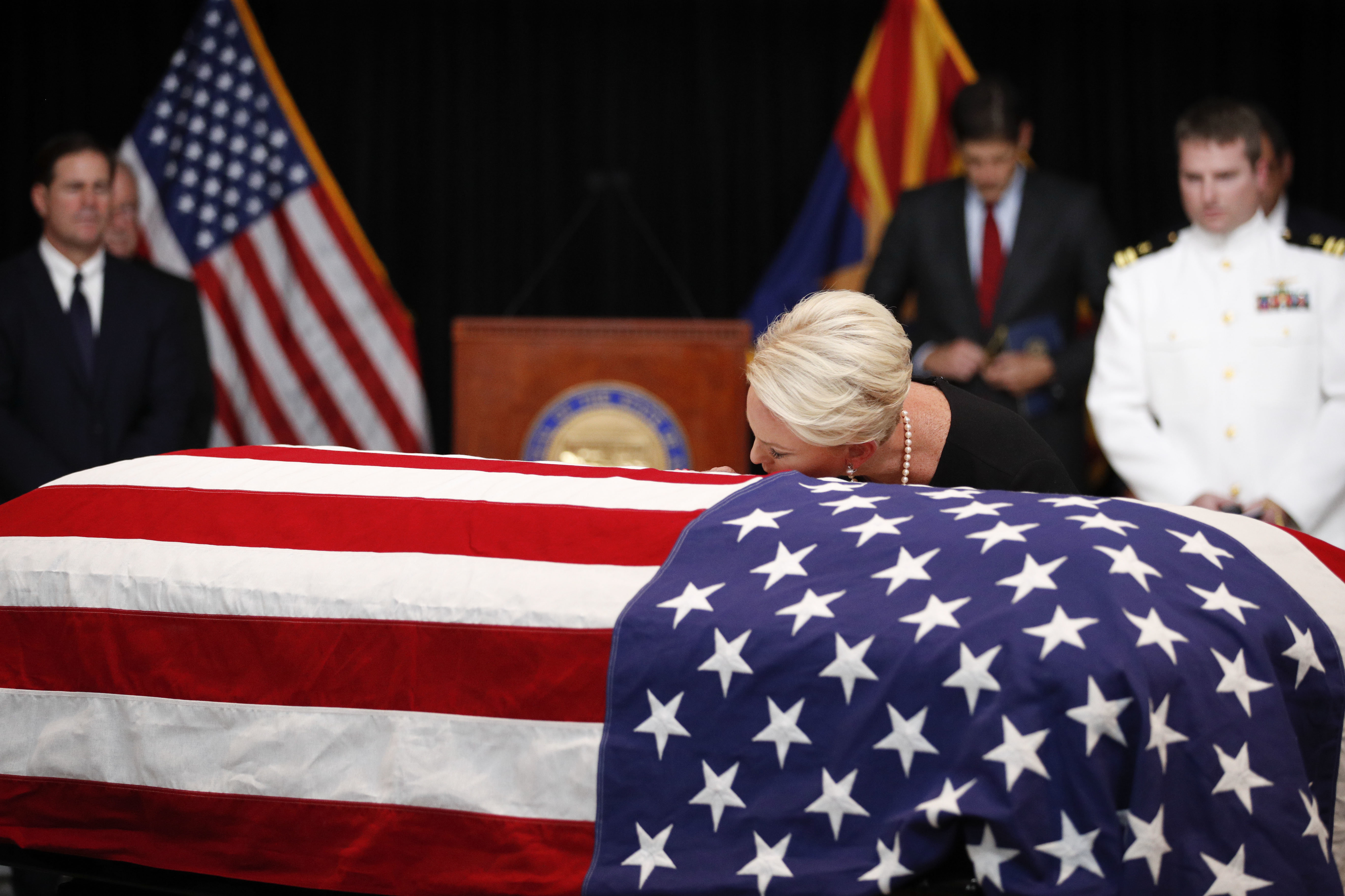 Cindy McCain Kisses Husband John McCain's Casket During Arizona Service ...