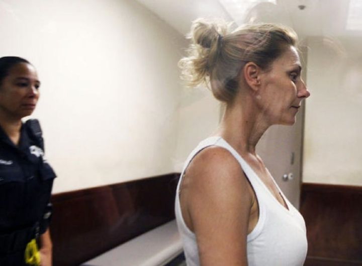 Amanda Hayes enters court after her arrest in Texas.