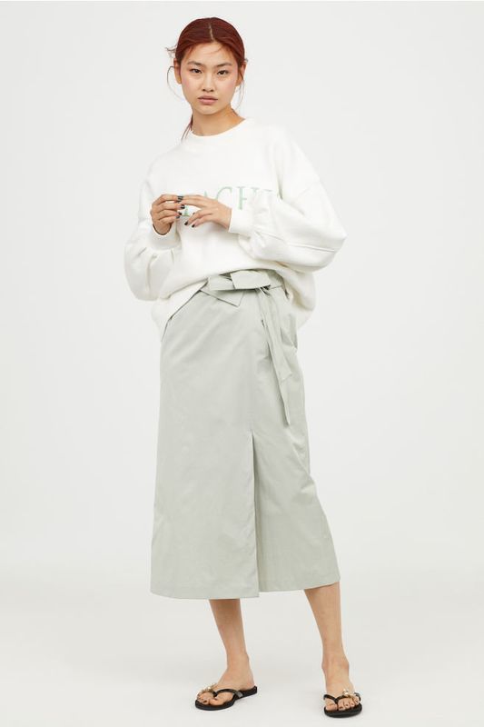 Calf-Length Skirt, sizes 4-18 available, £12, <a href="http://www2.hm.com/en_gb/productpage.0641850003.html?gclid=EAIaIQobChMIm5LOuYaX3QIVy7vtCh35VARSEAQYByABEgL_NfD_BwE&s_kwcid=AL!850!3!260642278254!!!g!367116988520!&ef_id=Wxp2LgAAAJ7i2RAl:20180831101054:s" target="_blank" rel="noopener noreferrer">H&M</a>. 