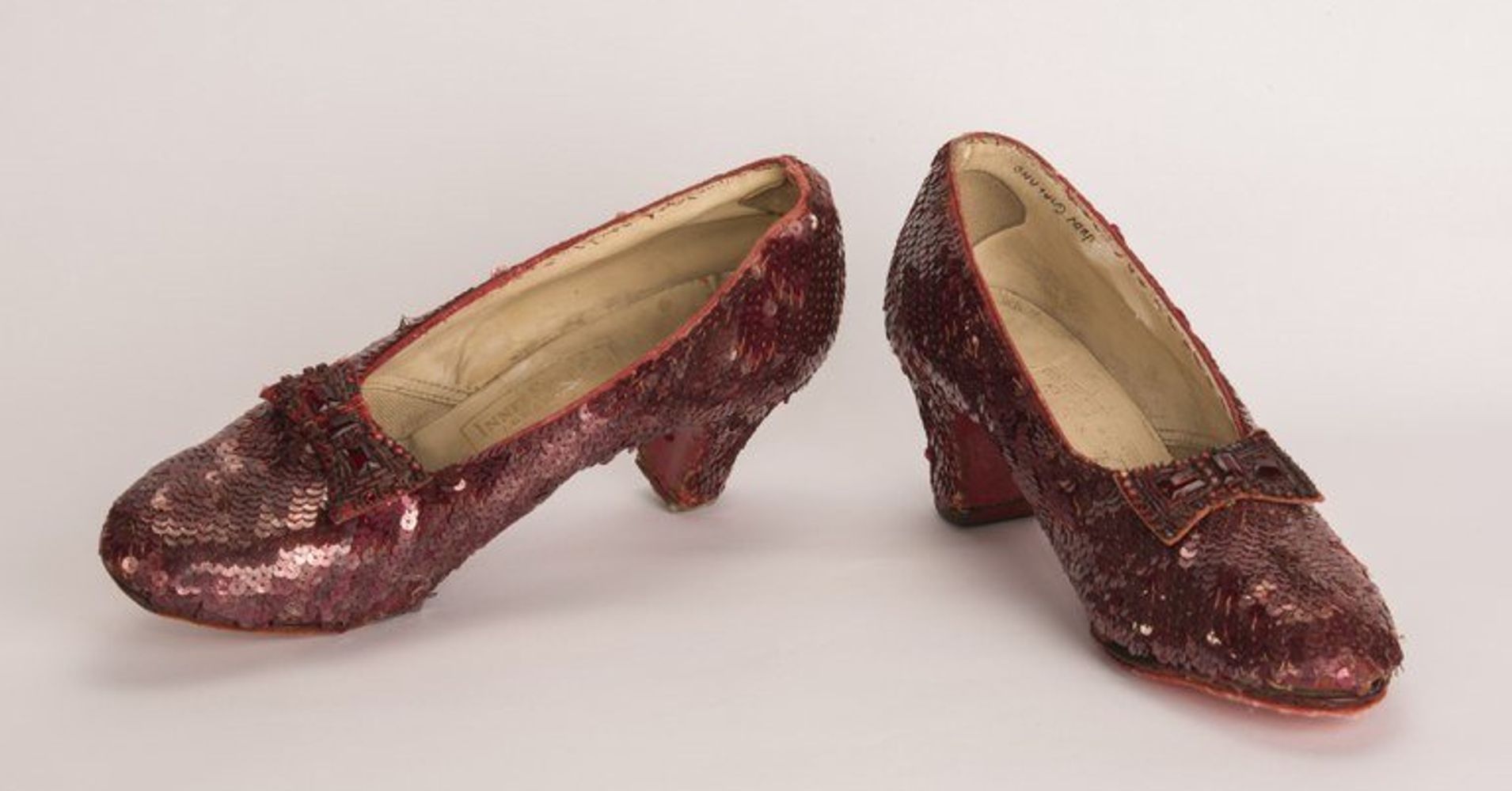 Stolen Ruby Red Slippers From ‘wizard Of Oz Found By Fbi After 13 Years Huffpost 9592