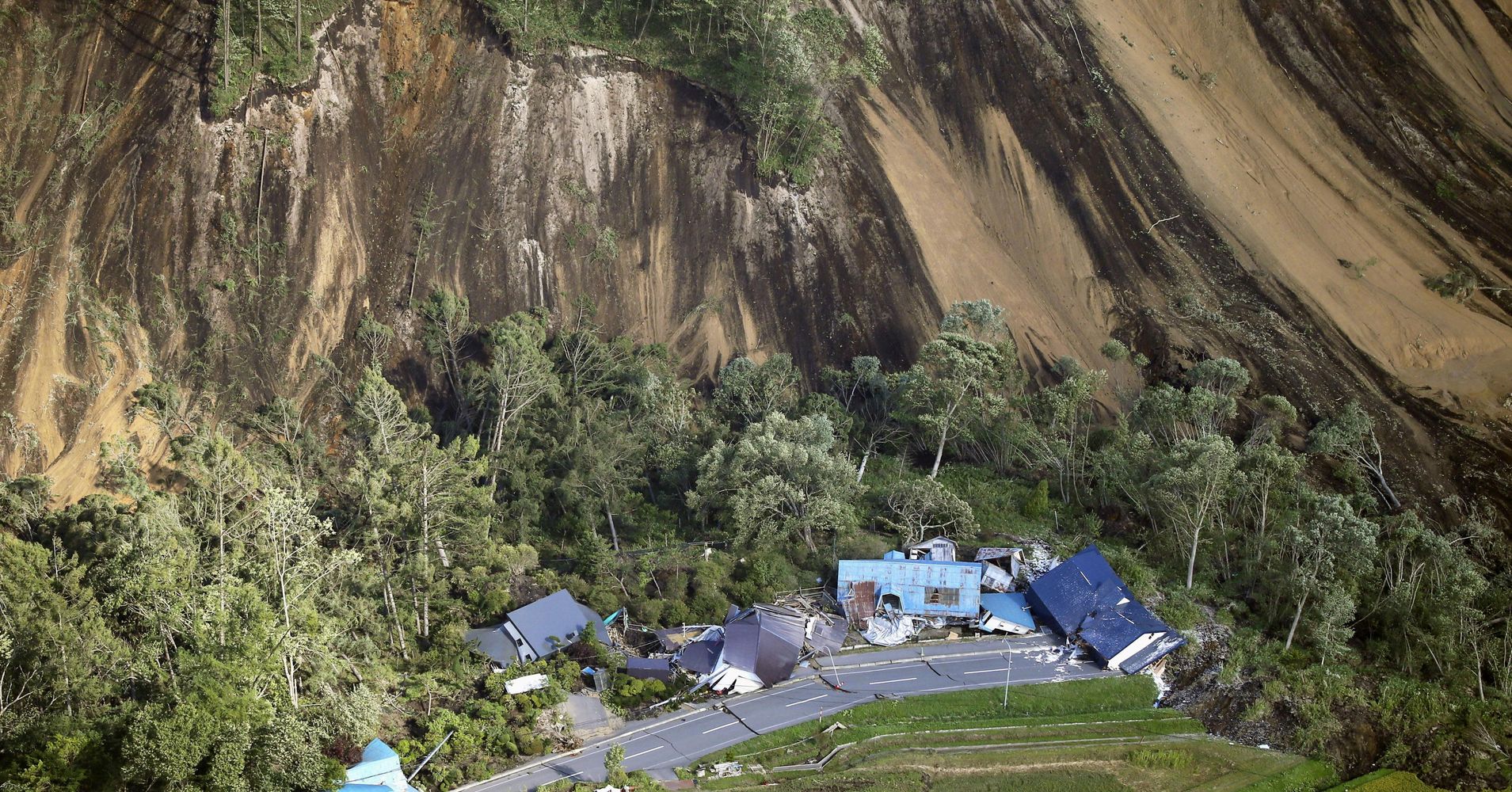 Japanese Earthquake Triggers Deadly Landslides, Knocks Out ...