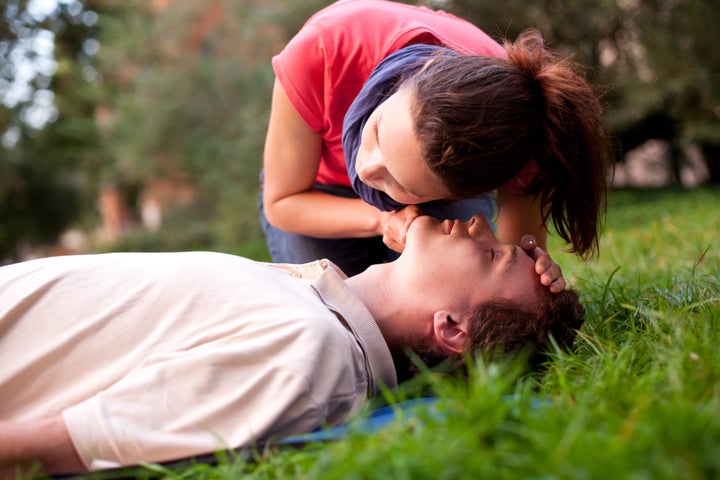No First Aid Help If You Don’t Know First Aid, Here Are 5 Tips For Saving Someone’s Life ...