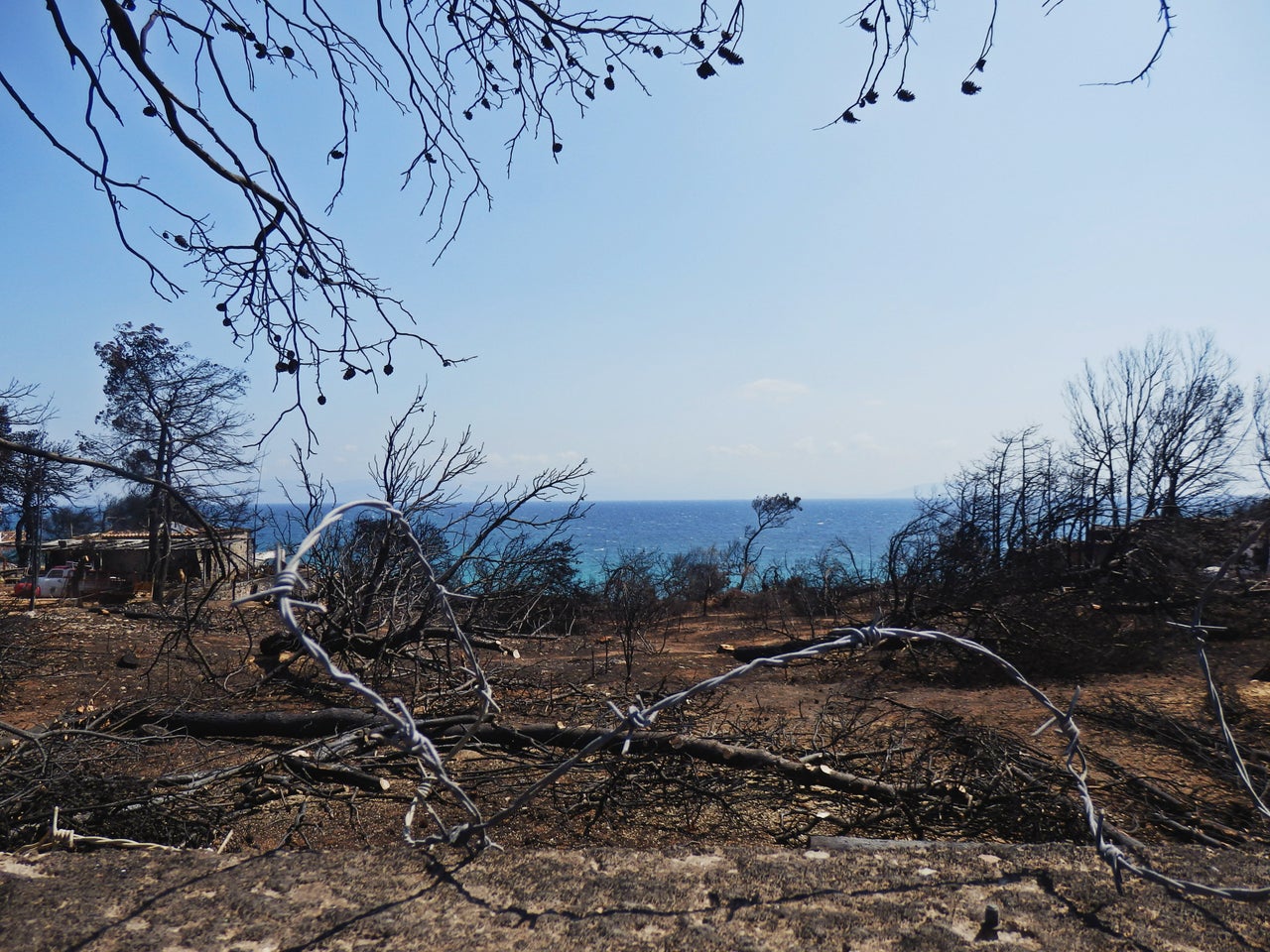 Η περίφραξη στα σπίτια εμποδίζει την πρόσβαση στην θάλασσα 