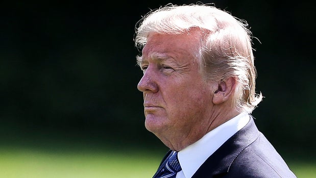  President Donald Trump walks as he prepares to board Marine One on the South Lawn of the White House on September 6, 2018 in Washington, D.C.
(Photo by Oliver Contreras/SIPA USA) 