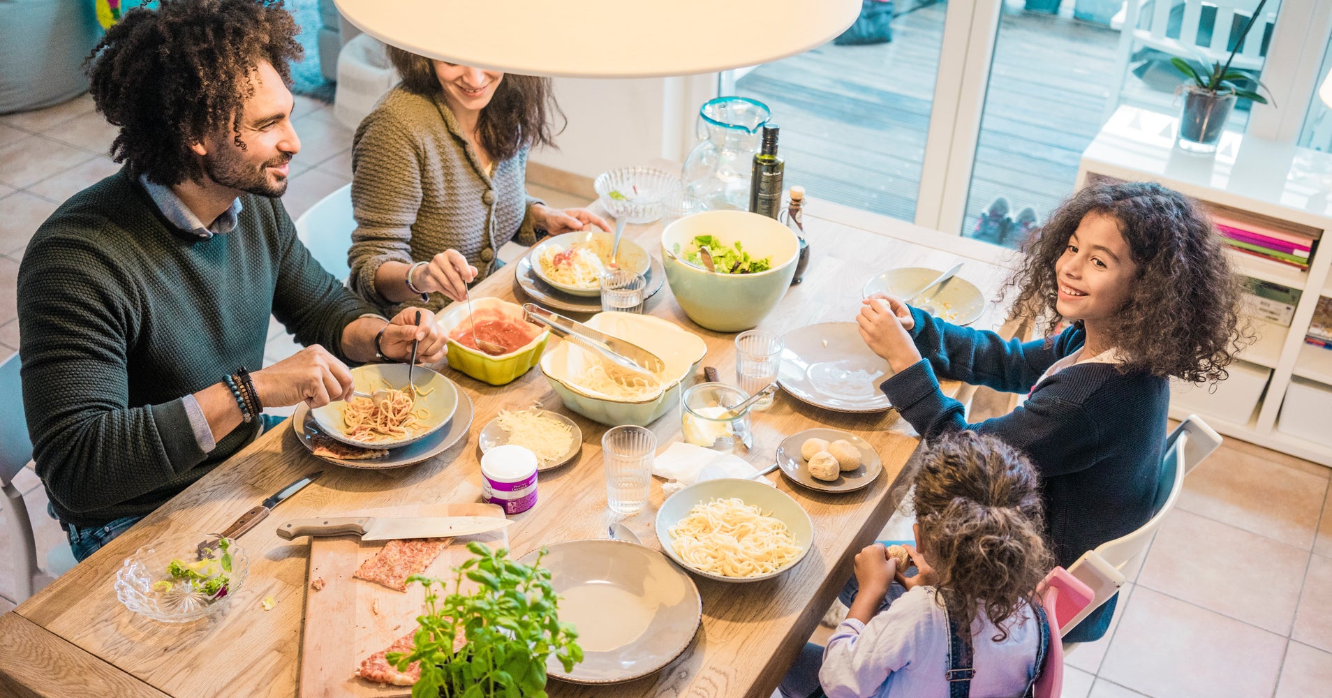 5 Realistic Ways To Get The Most Out Of Family Dinnertime | HuffPost Life