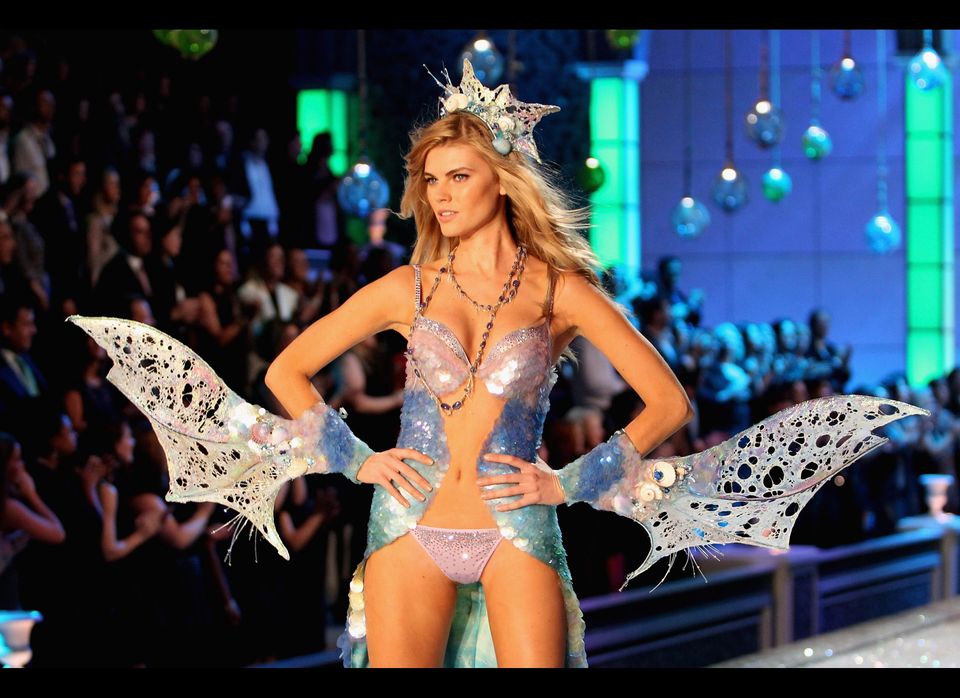 Victoria's Secret Fashion Show 2011: Glitter, Lace, Wings And