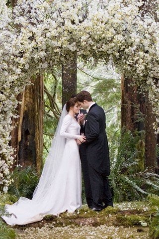 Twilight Wedding Breaking Dawn Wedding Dress Mimics Royal Wedding Huffpost Life