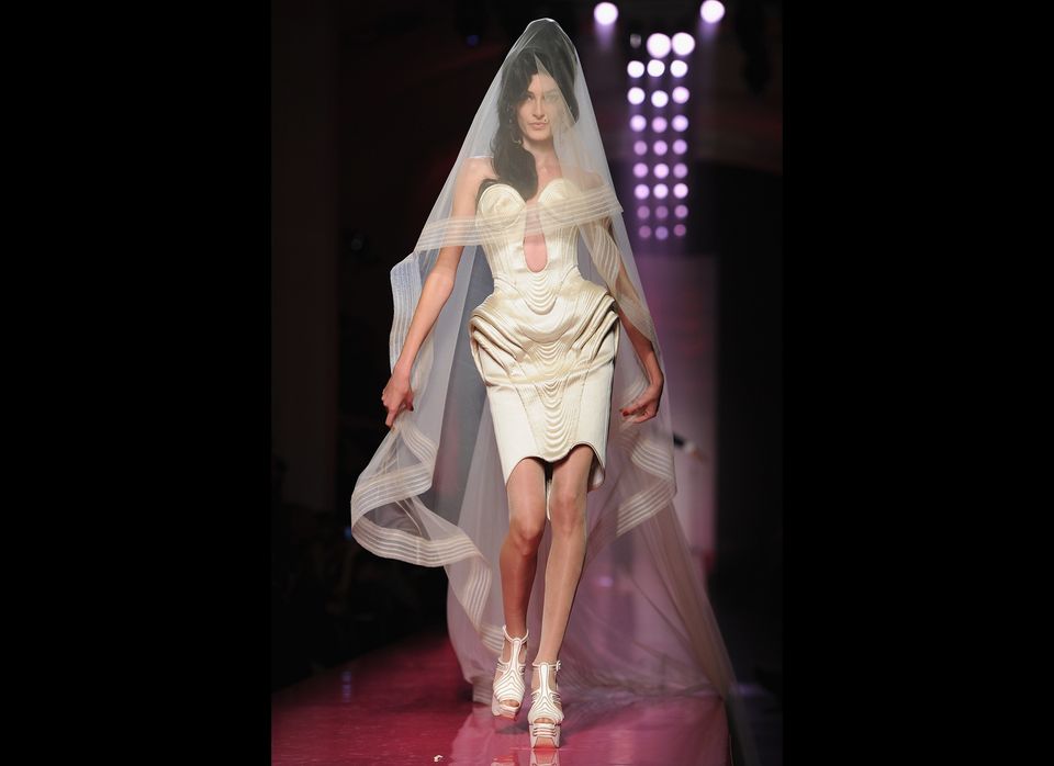 Jean Paul Gaultier Amy Winehouse-Inspired Show Features Beehive Hair ...