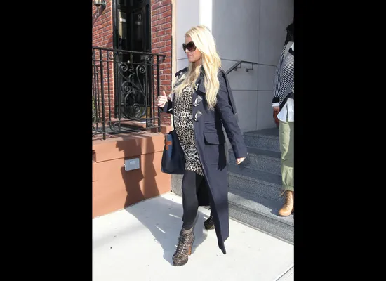 Pregnant in Heels: Is Jessica Simpson Raising The Fashion Bar For