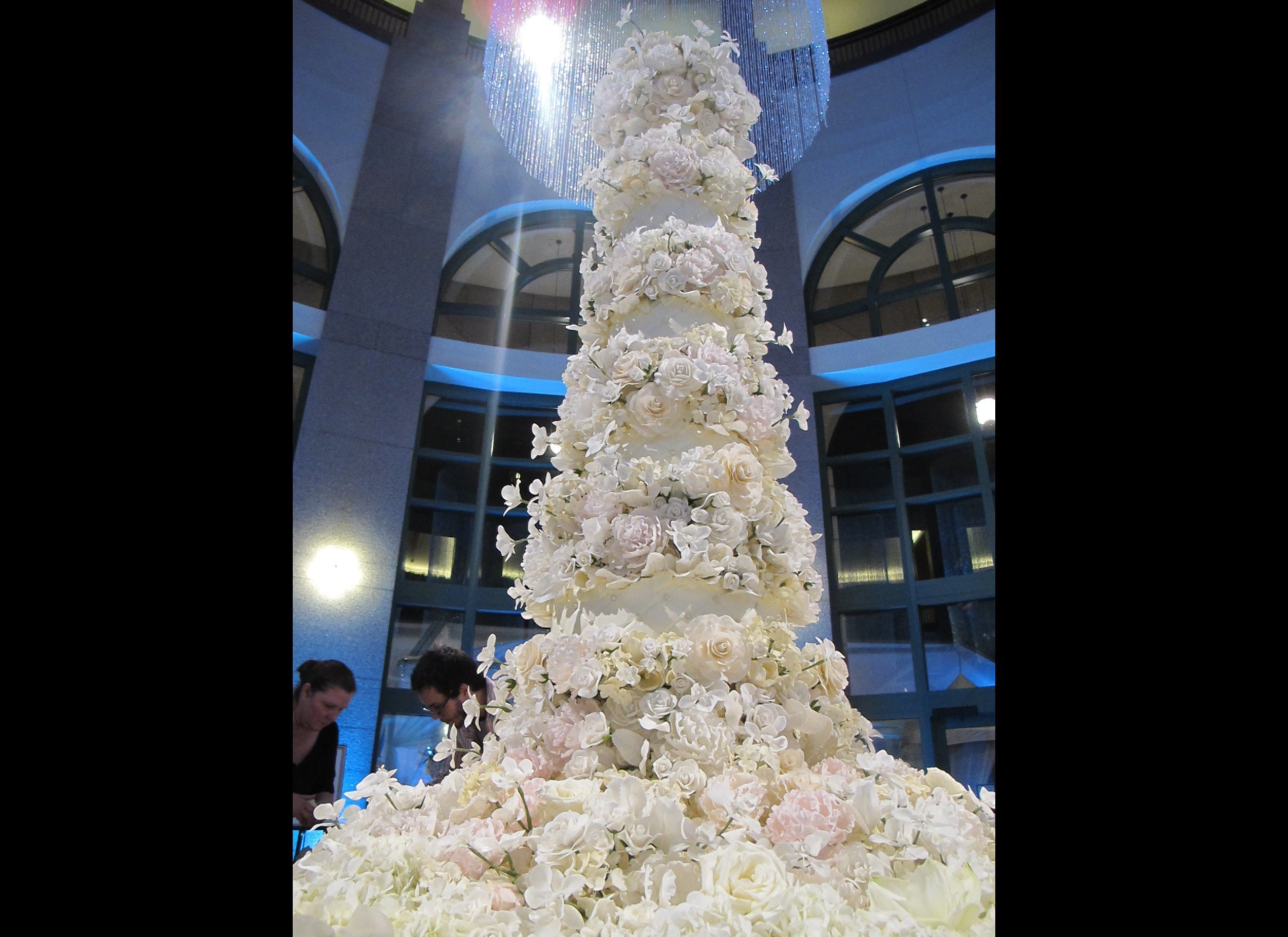 The world's largest wedding cake... - 7 Star Wheat Flour | Facebook