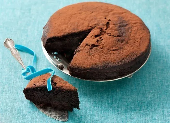 Air Fryer vs. Regular Chocolate Cake - What's The Difference? - FoodCrumbles