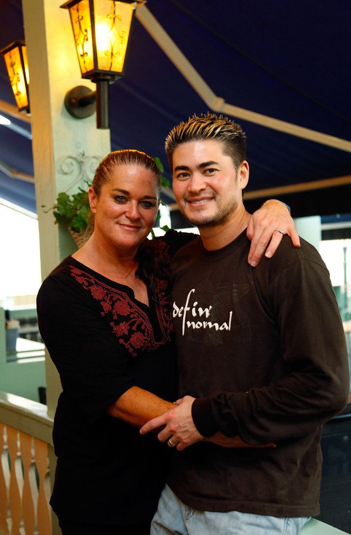 Pregnant Man Thomas Beatie Divorce Claims Wife Punched Him In The