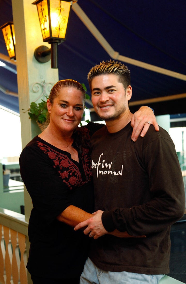 Pregnant Man Thomas Beatie Divorce Claims Wife Punched Him In The