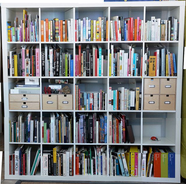 How to Organize Shelves