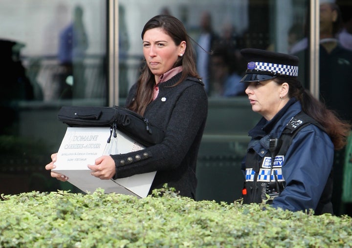 A woman leaves Lehman Brothers' Canary Wharf office carrying belongings on September 15, 2008