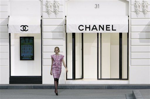 A Chanel Deal May Be Out of Reach Even for Luxury Giant LVMH - Bloomberg