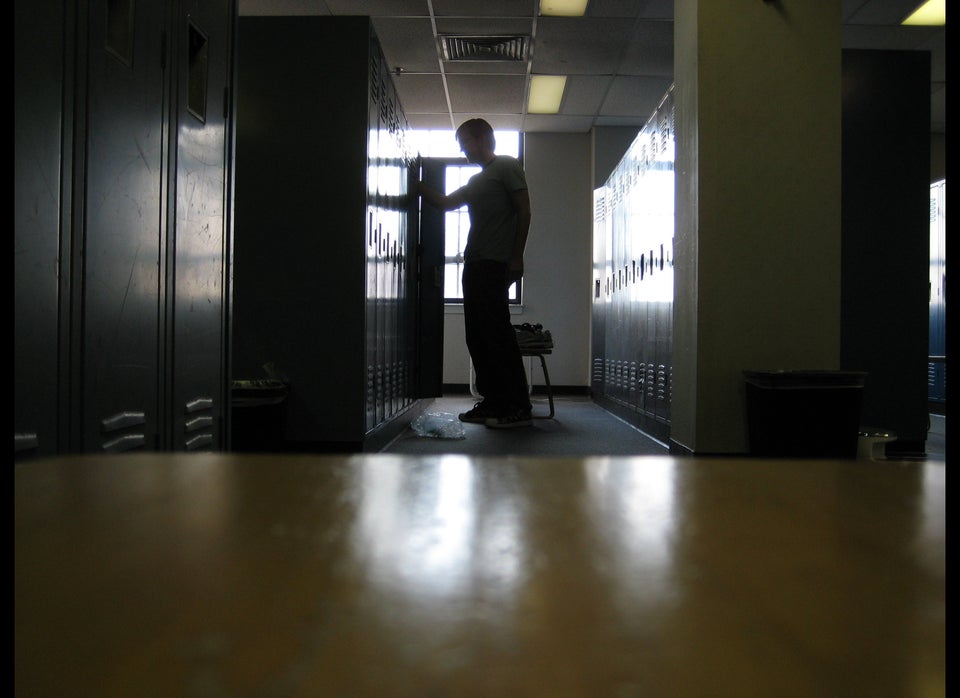 Your Guide To Acceptable Locker Room Behavior Huffpost Life