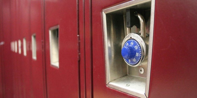 Your Guide To Acceptable Locker Room Behavior Huffpost Life