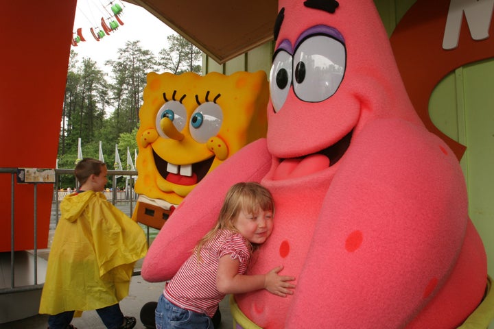 A Day In The Life Of A Theme Park Character Huffpost Life