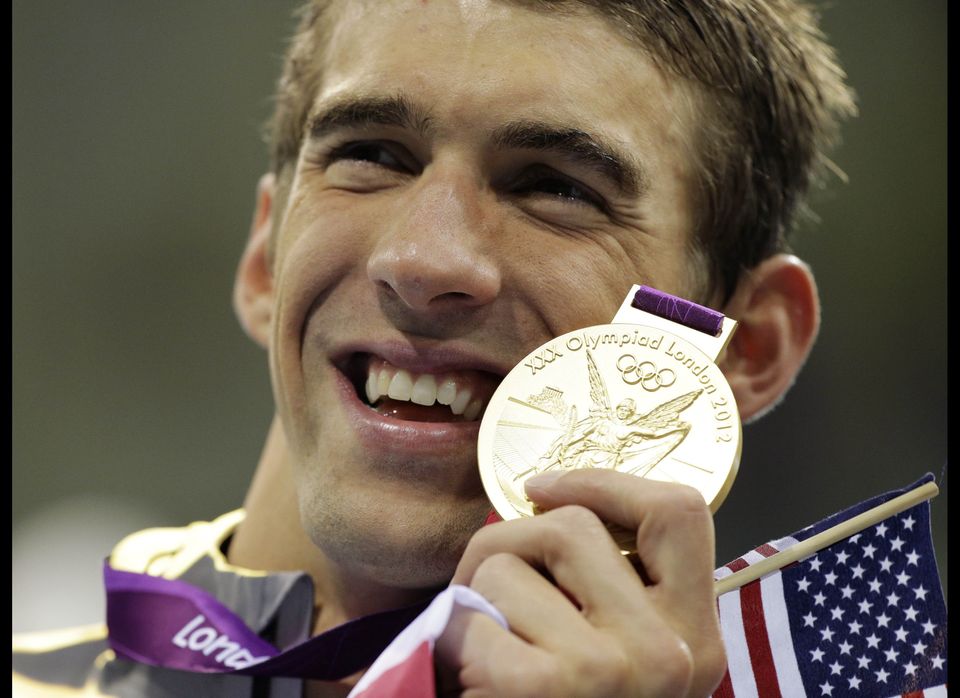Michael Phelps Sets Olympic Medal Record, U.S. Wins Men's 4x200m