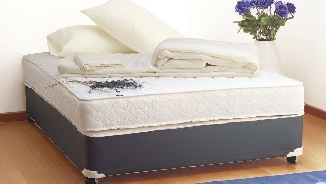 Mattress with sheets and pillows