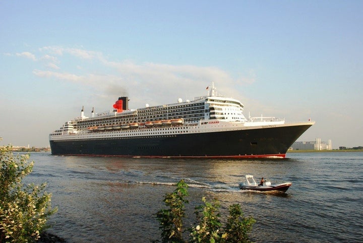 description 1 Queen Mary 2, Hamburg, 25. Juli 2012 1 Queen Mary 2, ﾓﾰﾼﾱﾃﾀﾳ, 25 ﾸﾎﾻﾏ 2012 ﾳﾾﾴﾰ | date 2012-07-25 | source | author ... 