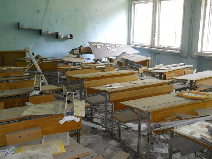 Description Classroom in School N3, Pripyat. レᄏᄚチチᄑᄚマ ᄎᄒᄐᄑᄚツᄚ ᄇ チタᄉᄡᄑᄉᄍ ネᄎᄒᄏᄉ №3, ᄈᄒタᄒᄡ ゚