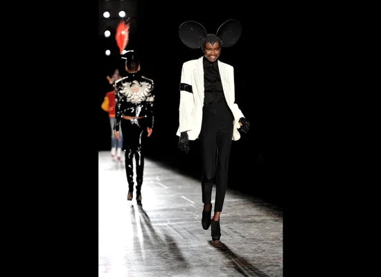 London Fashion Week: Philip Treacy's Comeback Honors Michael Jackson, Stars  Lady Gaga