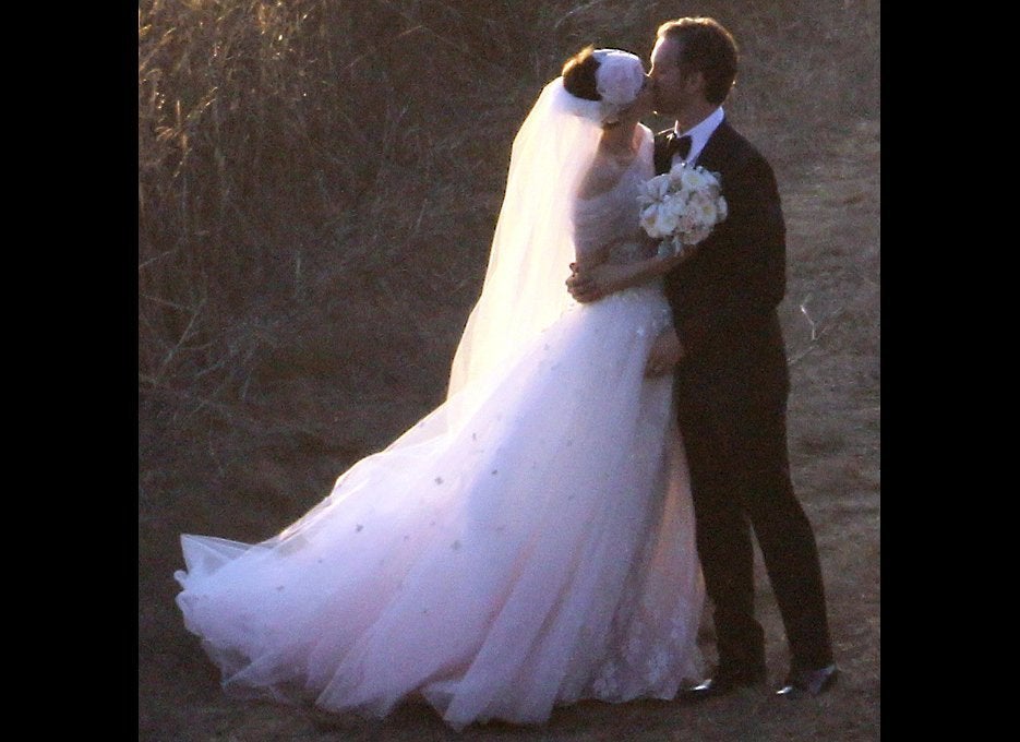 Anne Hathaway's Wedding Dress