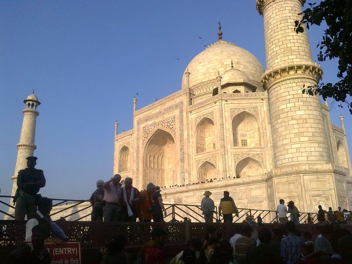 description 1 i captured this pic when i went to agra to see taj mahal with my friends. 2 | date 2012-02-18 16:57:25 | source | author Rahul ... 