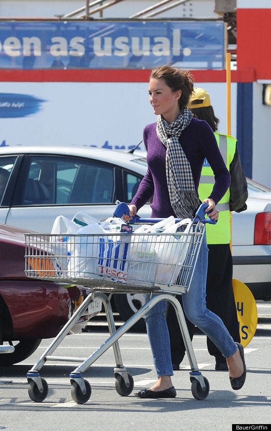 Kate Middleton Shops at Gap for Jeggings