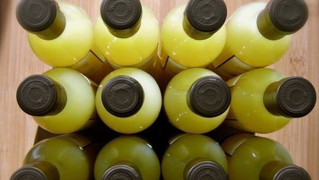 description 1 12 Limoncello Bottles view from top. | date 2012-05-18 | source | author Jgromine1 | permission | other_versions | other_ ... 