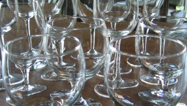 How to Get Rid of Spots on Wine Glasses