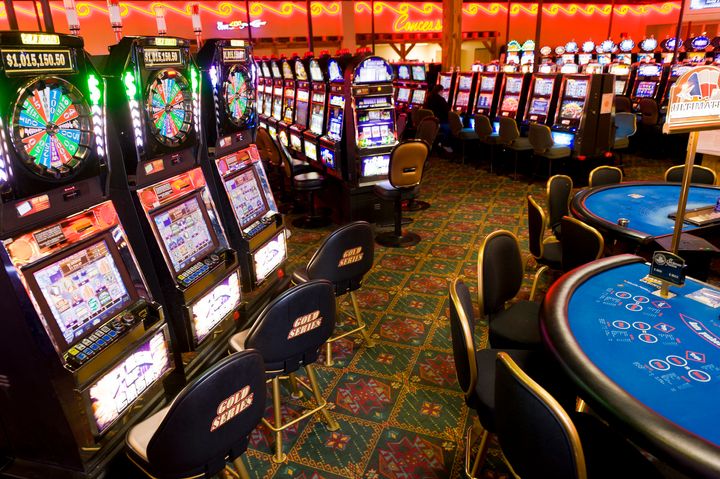 Description Gaming machines and card tables at Treasure Valley Casino in Davis, Oklahoma. | Source Flickr : http://flickr. Valley Casino 3 ... 