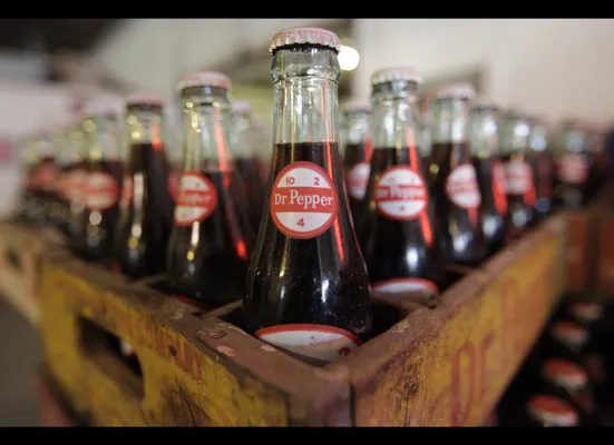 Coca-Cola retires classic glass bottle - CBS News