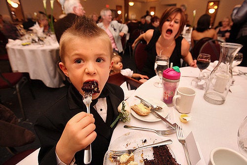 Toddler S Wedding Dance Move Gives The Electric Slide A Run For Its Money Huffpost Life