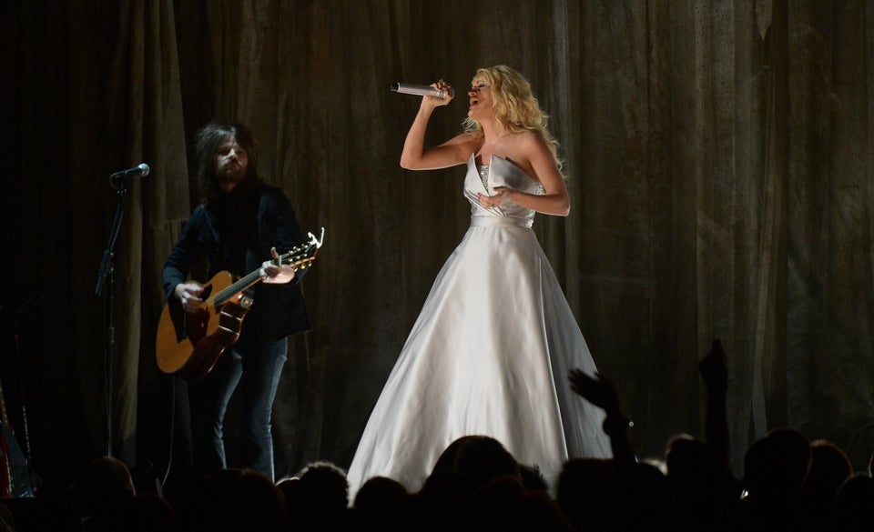 Pressroom  CARRIE UNDERWOOD LOOKS FORWARD TO SUNDAY NIGHTS AND FOOTBALL.