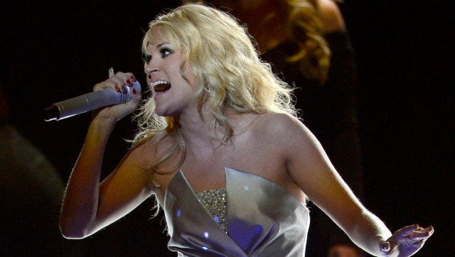 Carrie Underwood's Dress At The Grammys Was A Total Light Show (PHOTOS)