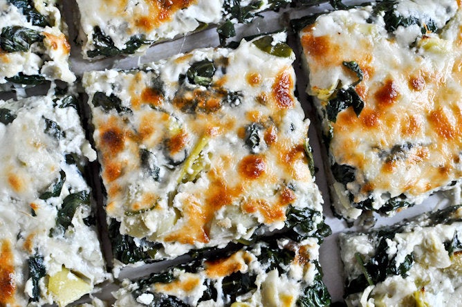 Cheesy Spinach And Artichoke Pizza