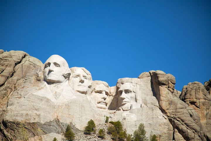 mount rushmore monument in...