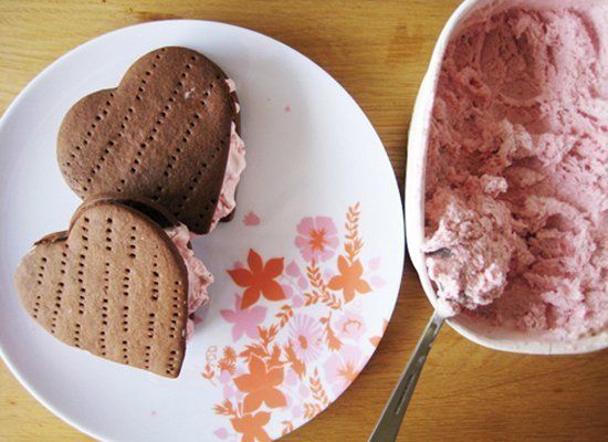 This Heated Ice Cream Scoop Glides Through Rock-Solid Ice Cream