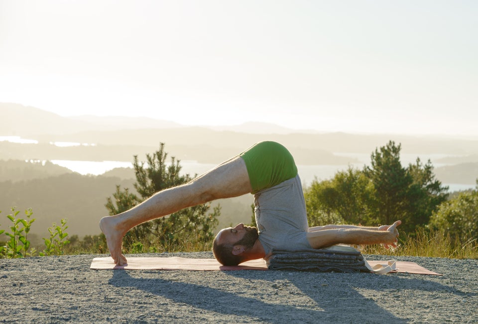 Yoga For The Arms: The 10 Best Yoga Poses For Envious Biceps