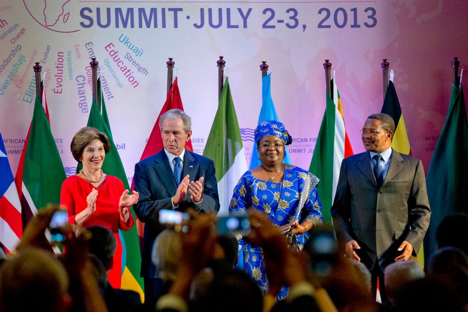 Laura Bush, former US President George W. Bush, Tanzanian First Lady Salma Kikwete and Tanzanian President Jakaya Kikwete
