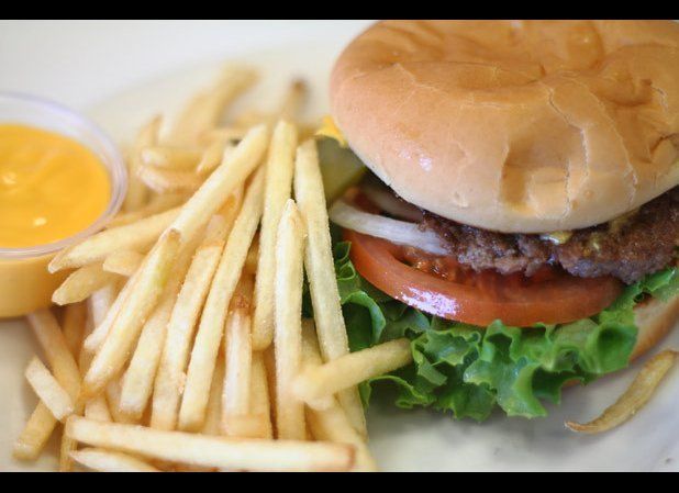 Steak 'n Shake, Southwest Chicken Salad, Apple Pecan Salad, & California Steak Burger, $6.49 (51.9 minutes)