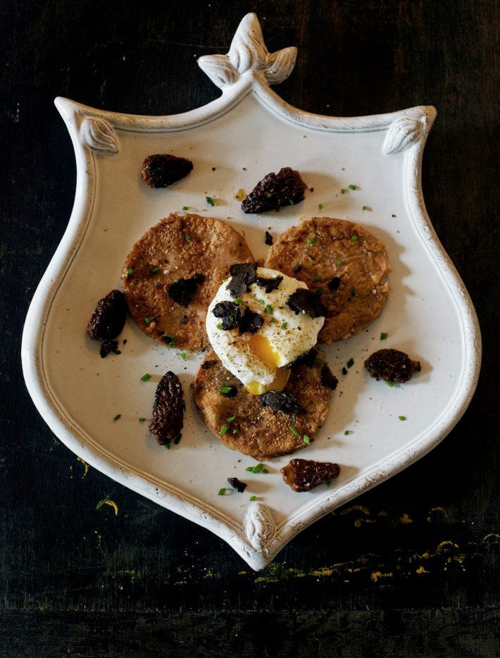 Fried eggs with black truffles recipe