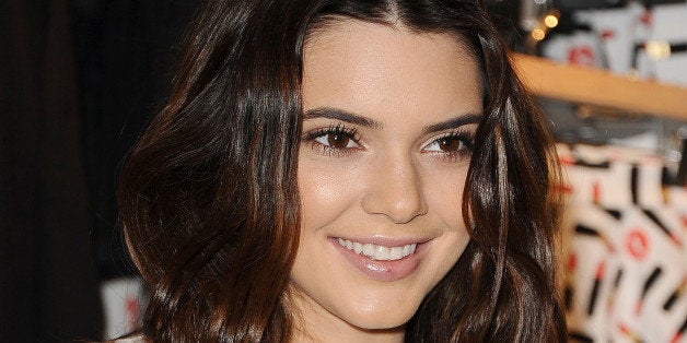 Kendall Jenner Signs With Modeling Agency Is Apparently Here To Stay Huffpost Life