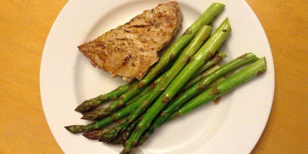 Roasted asparagus drizzled with balsamic vinegar.Seared tuna steak with lemon.