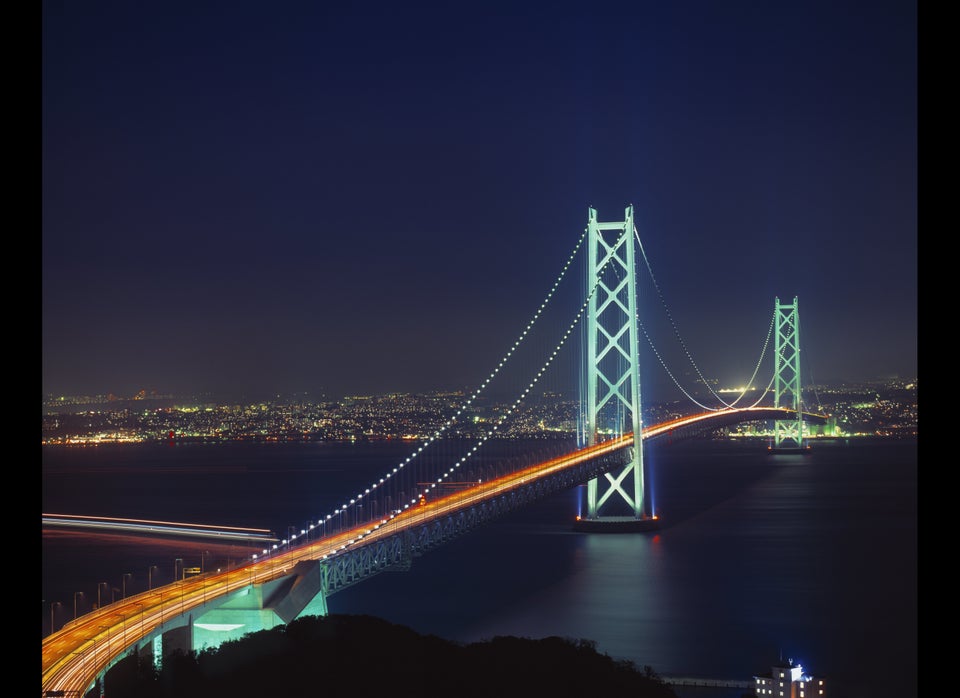 Longest Suspension Bridge Span: Akashi-Kaikyo Bridge, Kobe, Japan